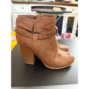 Limelight‎ Brown Braided Accent Booties in 7